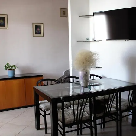 Holiday home Casa Vacanze Marina Azzurra *
